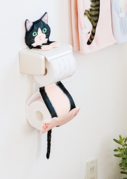 遊びにきたニャ！ぶらさがる猫のペーパーストッカーが登場 